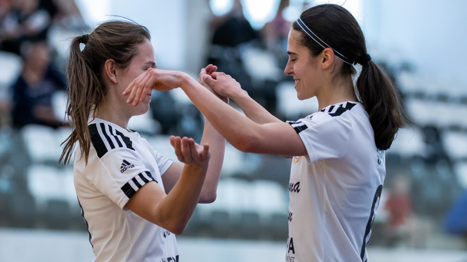 Teljes a hölgyek mezőnye!