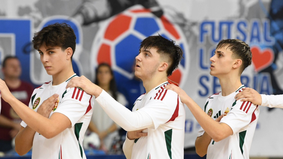 Átestek a tűzkeresztségen a fiatalok