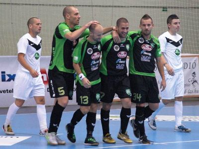 Csopaki csak futsalozik