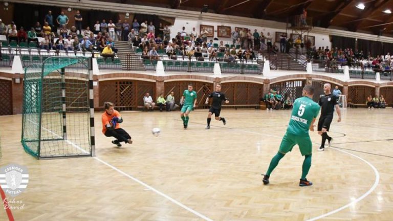 Nyugaton és keleten is pontvesztéssel indítottak a favoritok