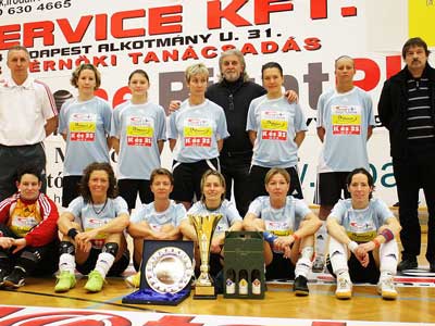 A Vesta lányai a Fidesz-válogatottal futballoznak