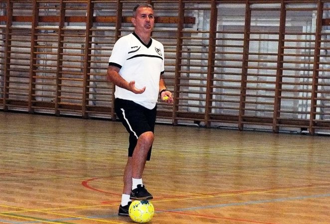 Új kapitány a hídon – de a régi sem szállt le a hajóról