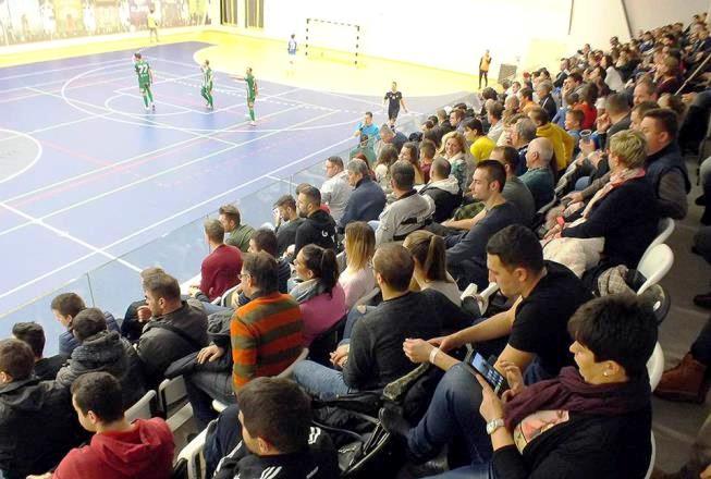 Telt ház és Fradi győzelem Debrecenben