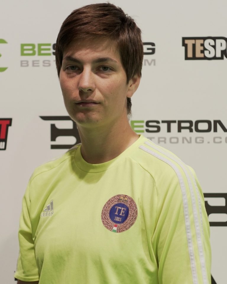 Piszek Flóra