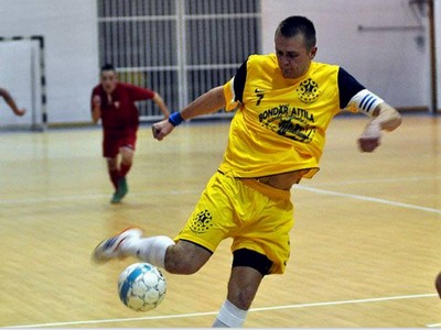 Sima Rubi siker, bajban a DEAC
