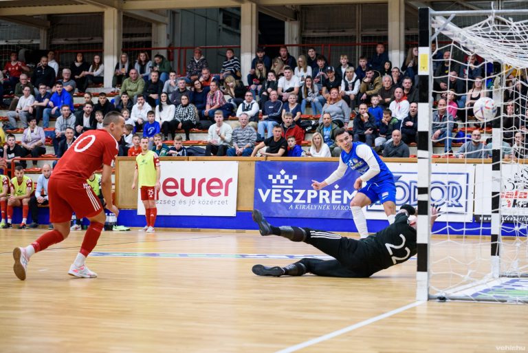 Tovább robog a Veszprém