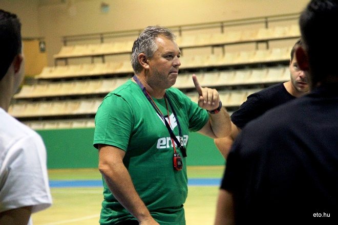 MEGKEZDTE A FELKÉSZÜLÉST A BAJNOK