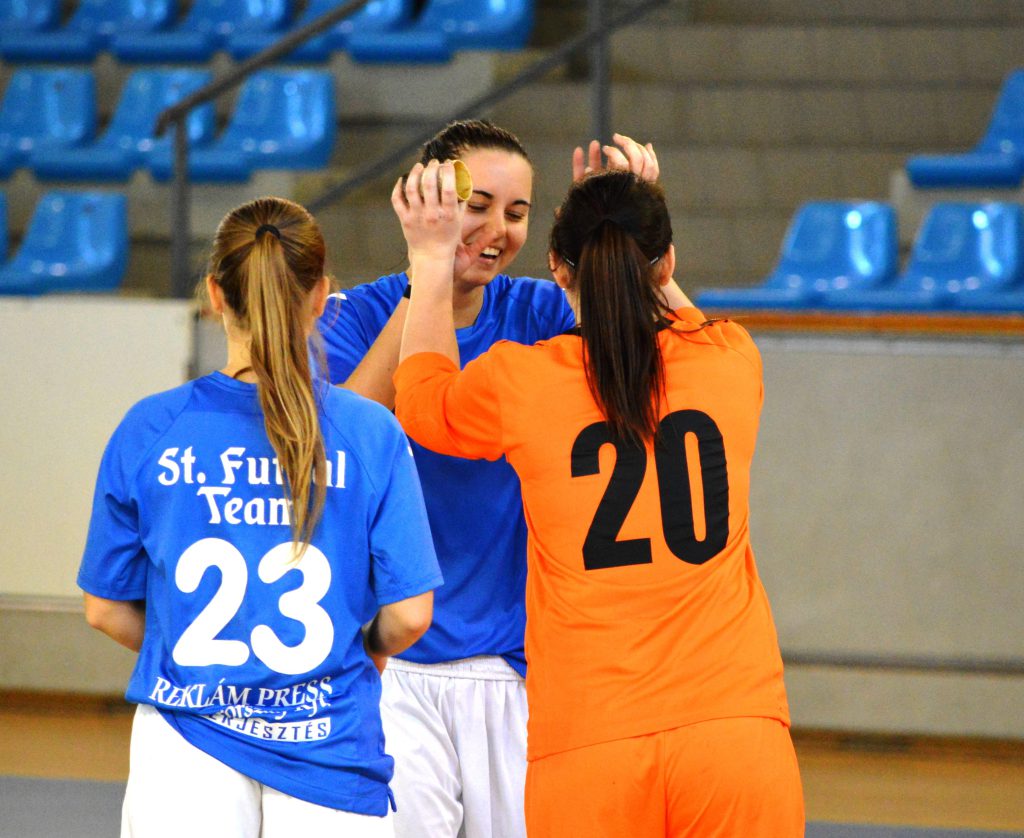 Reklám Press-Skorpió	–	Astra – Bulls 0-9