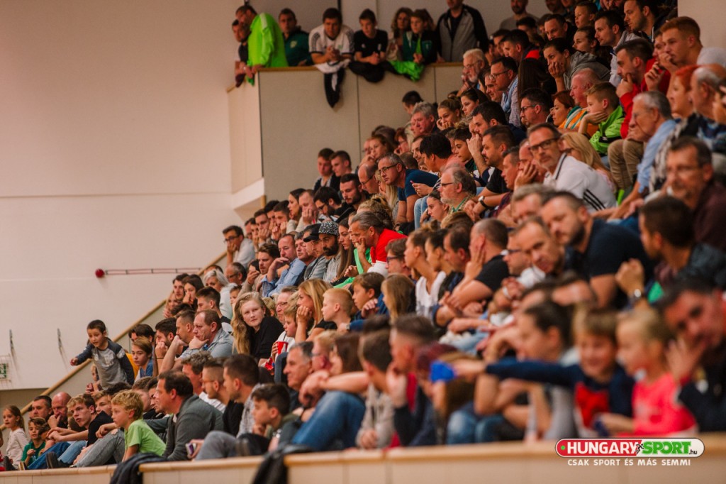 Zsúfolásig telt a Sportcsarnok