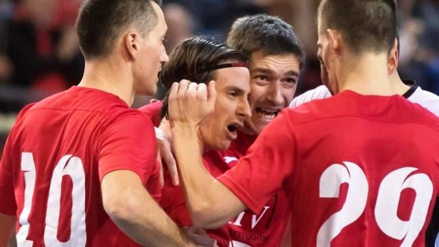Trencsényi János a Mezei-Vill vezetőedzője