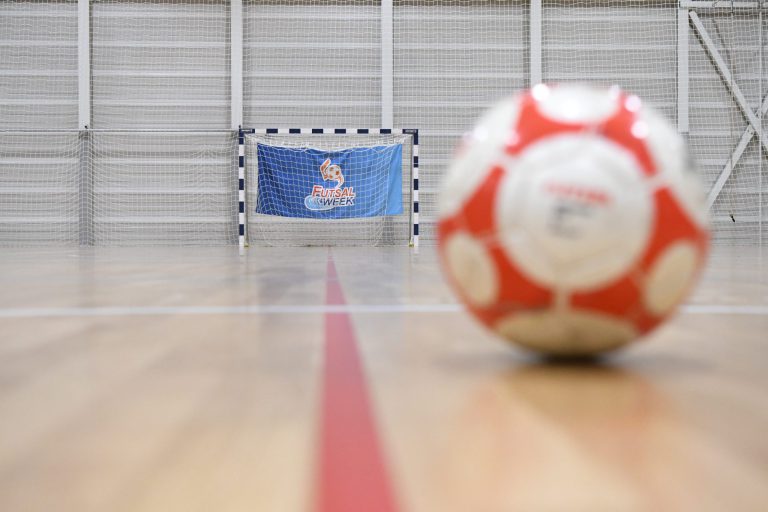 A felnőtt válogatott folytatja