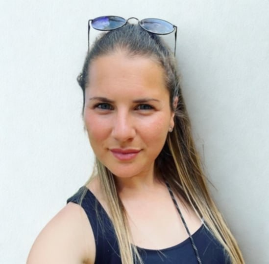 MÉSZÁR KRISZTINA