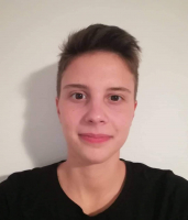 ESZLÁRI DÓRA