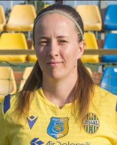 HOLLÓ ANNAMÁRIA