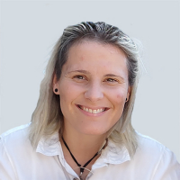 MAYER MÓNIKA