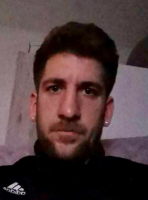 UJ TAMÁS