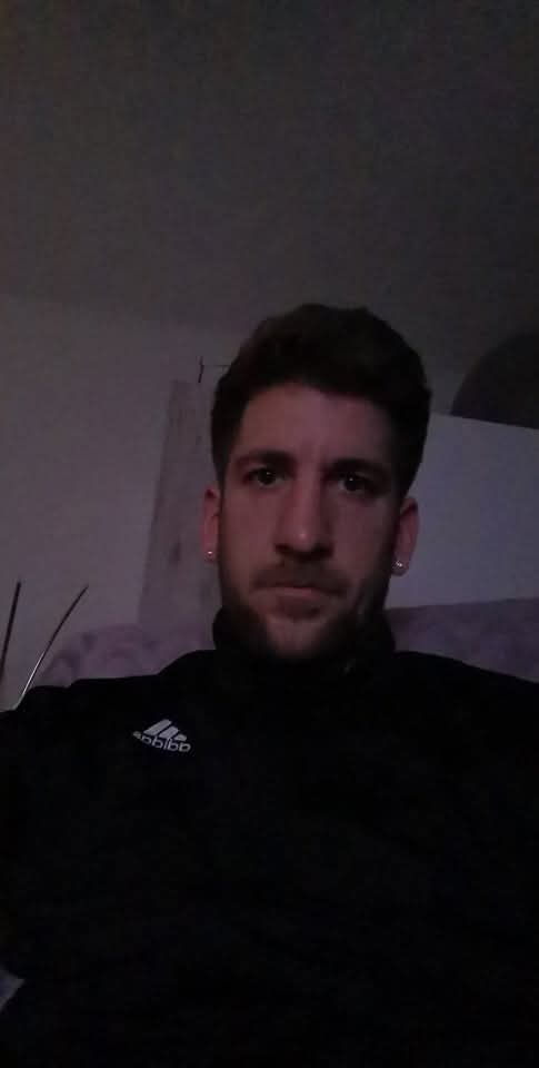 UJ TAMÁS